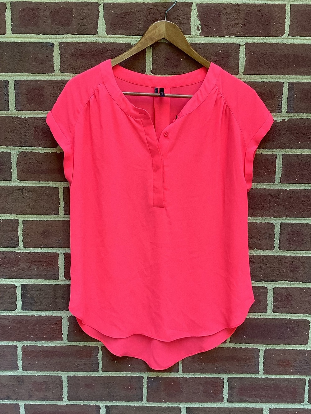 EUC Maurice’s Hot Coral Pink Peach Top Popover Henley Cap Sleeve Blouse M